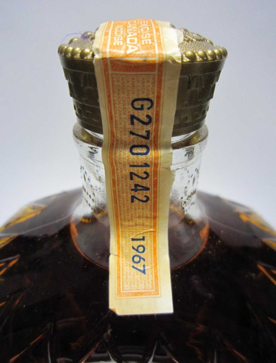 画像5: [古酒] クラウンローヤル （クラウンロイヤル） 特級表示 正規品 布袋付き 40度 760ml (5)