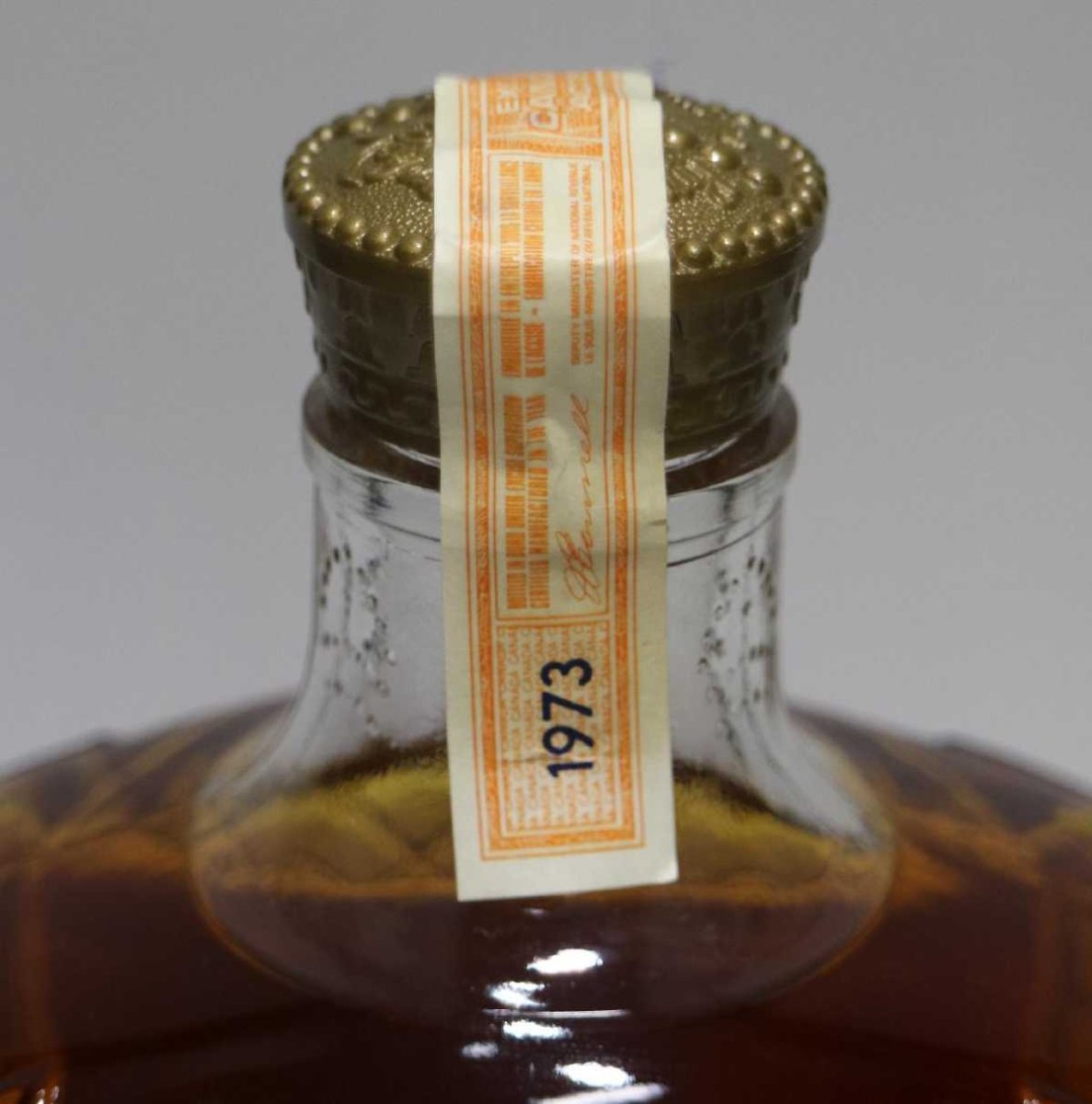 画像4: [古酒] クラウンローヤル （クラウンロイヤル） 特級表示 正規品 布袋・箱付き 40度 750ml (4)