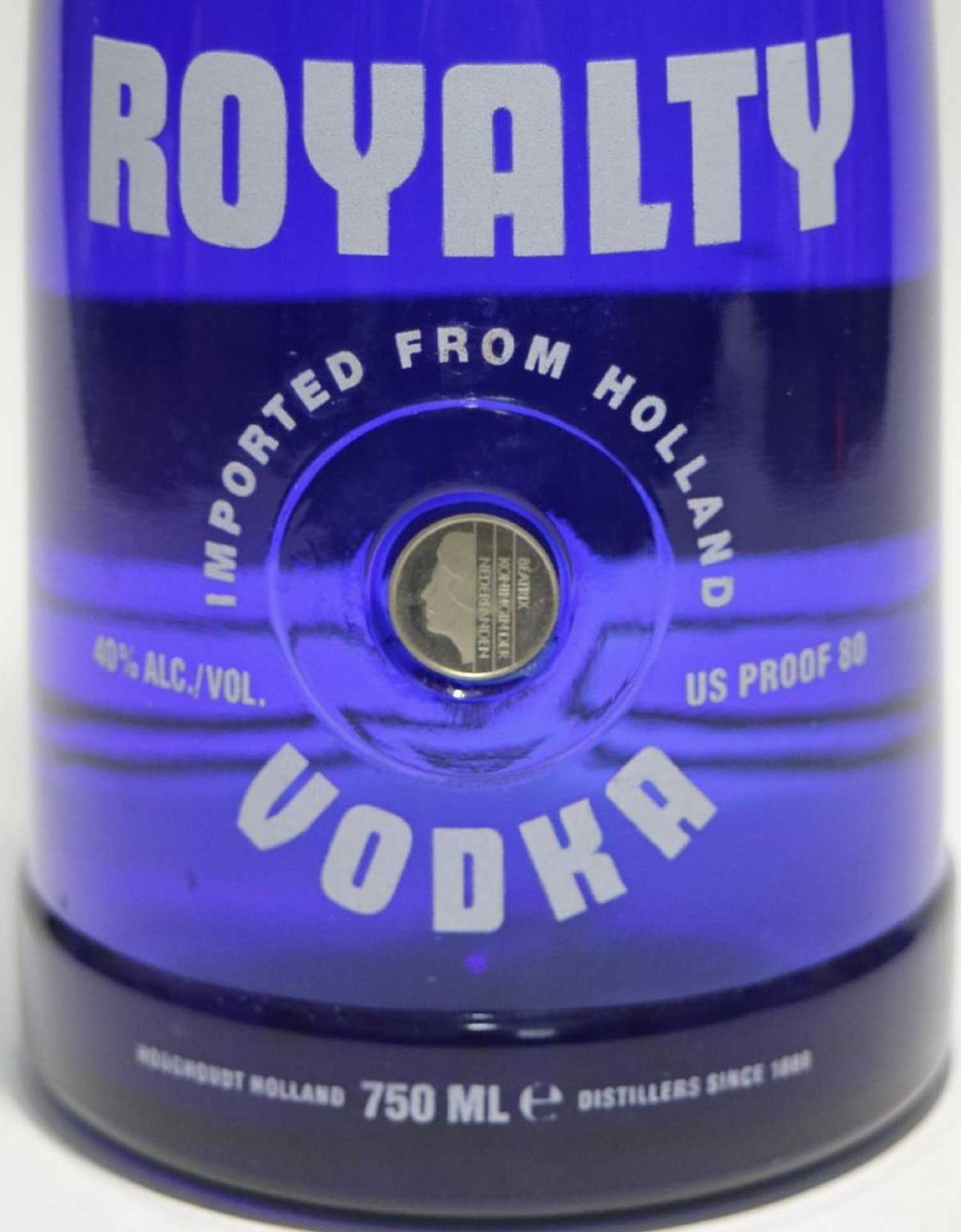 画像2: [古酒] ロイヤリティ ウォッカ 並行品 40度 750ml (2)