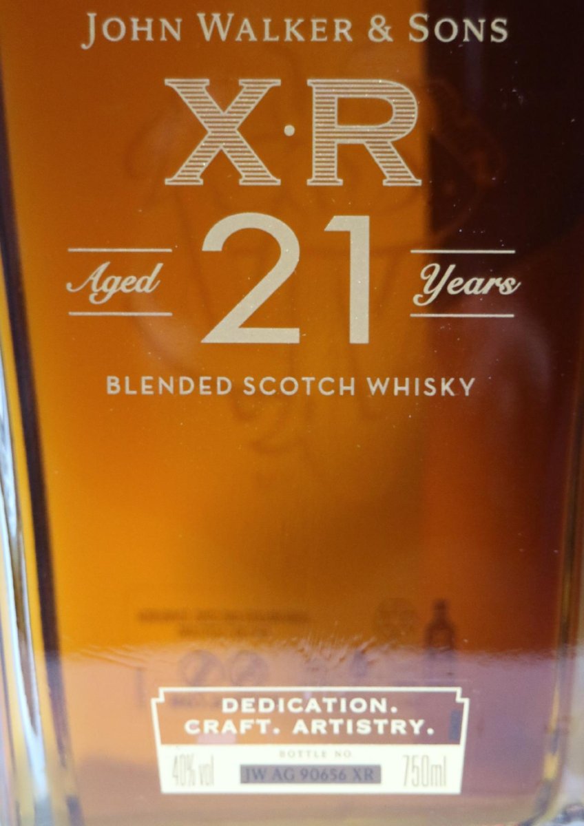 画像2: [特価] ジョニーウォーカー XR 21年 並行品 箱付き 40度 750ml (2)