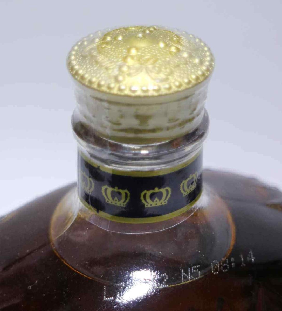 画像4: [古酒] クラウンローヤル （クラウンロイヤル） 正規品 布袋付き 40度 750ml (4)