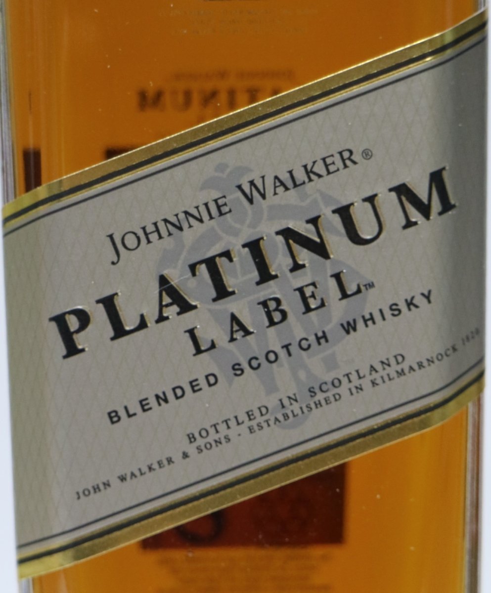 画像2: [古酒] ジョニーウォーカー プラチナ 18年 グラス付き 正規品 箱付き 40度 700ml ※箱はダメージがあります (2)