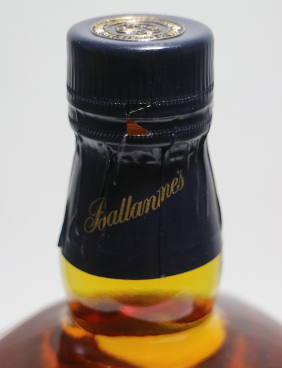 画像4: [古酒] バランタイン 12年 ロイヤルブルー 正規品 箱付き 43度 700ml (4)