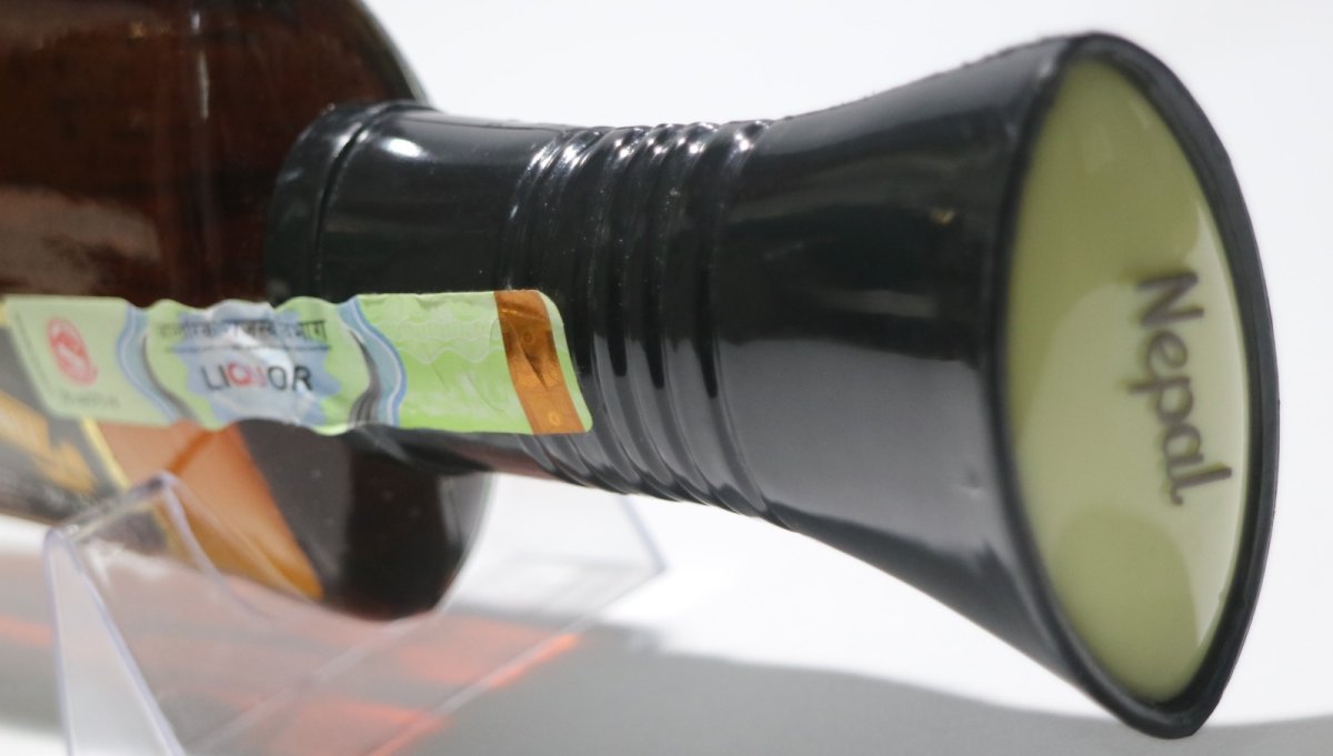 画像3: [古酒] コロネーション ククリ ラム ナイフ型ボトル 並行品 42.8度 375ml (3)